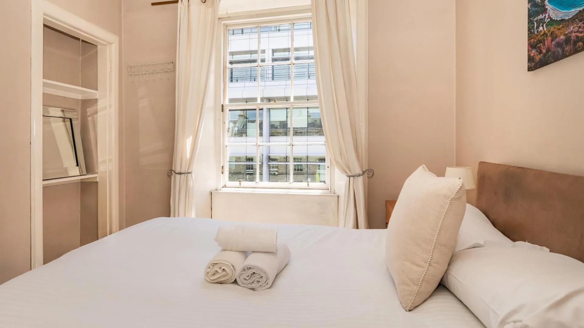 Charming 2Bd Flat 10 Minutes To Edinburgh Castle Lägenhet