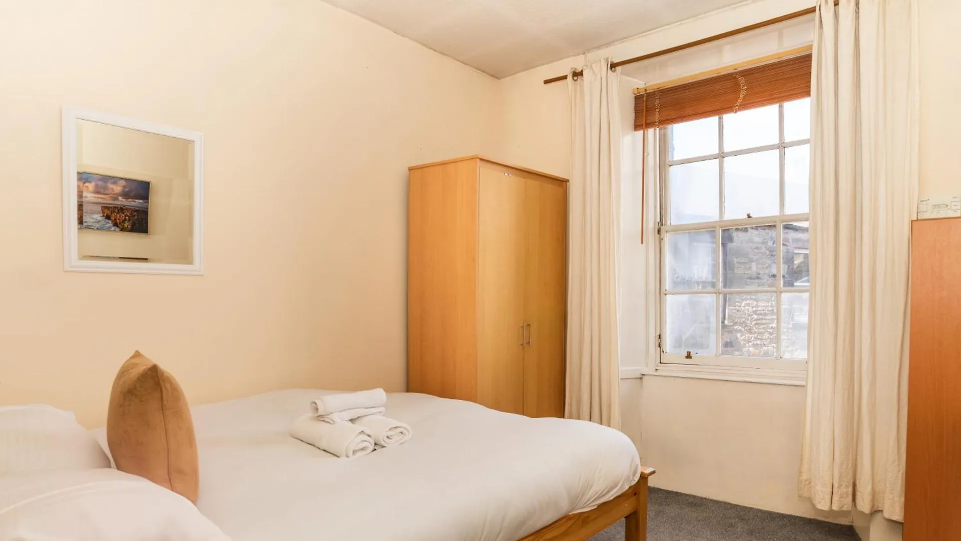 Charming 2Bd Flat 10 Minutes To Edinburgh Castle Lägenhet 0*,